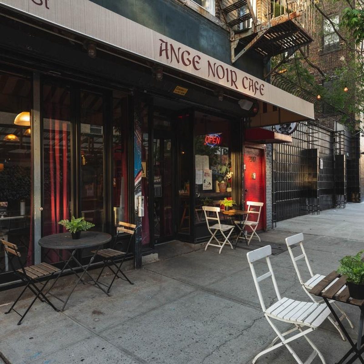 Welcome to Ange Noir Cafe